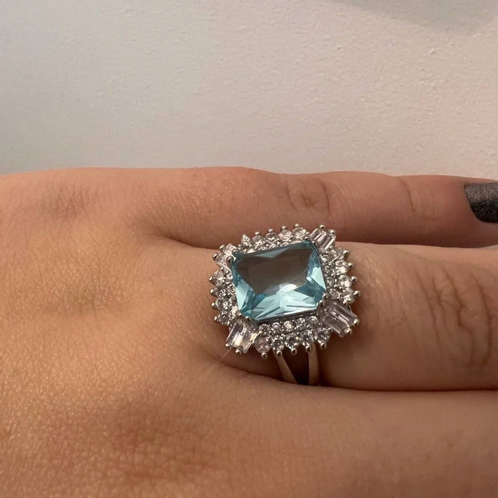 Unique ring - Picture 3 of 5